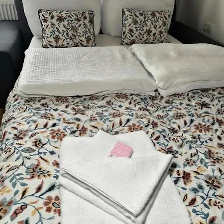 דירה Urlaub In - Mit Grosser Terrasse - Fuer 1 Bis 4 Personen *